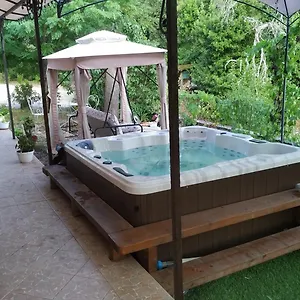 https://la-pinde-de-manon.fr-provencehotel.com